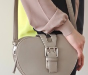 heart-shaped-bag