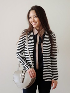 how-to-wear-a-striped-blazer